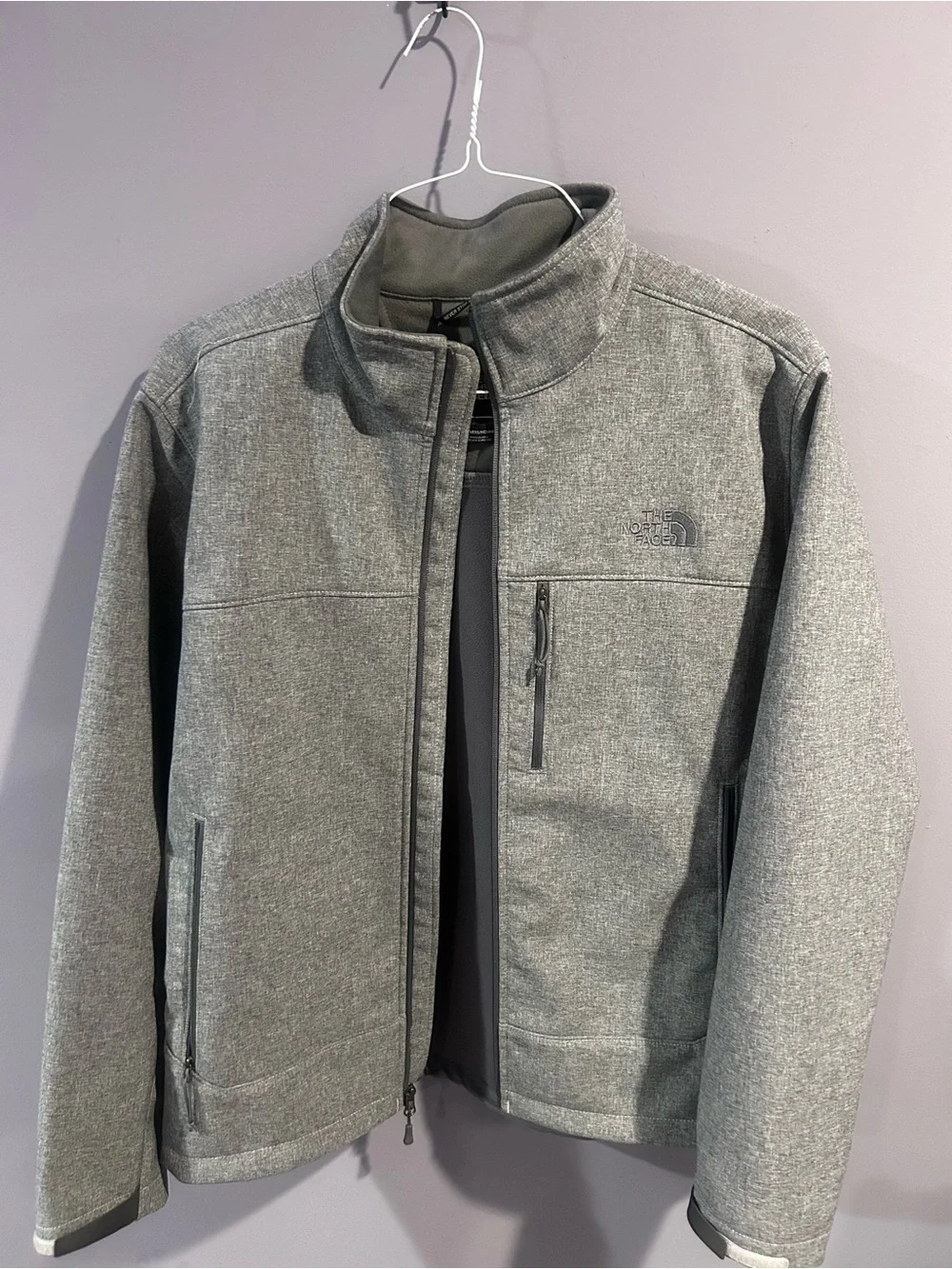 The North Face Men’s Gray Soft Shell Jacket Size Large Full Zip Lightweight Coat